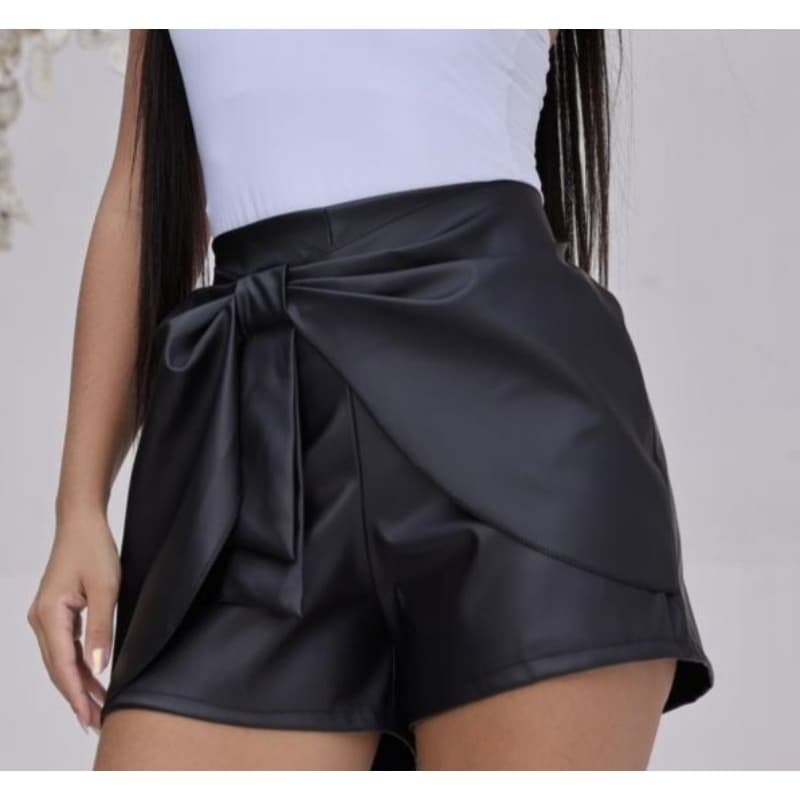 Shorts Saia Couro Feminino  Estilo Moderno e Versátil