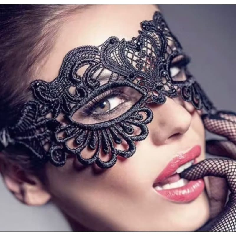 Máscara Veneziana Preta em Renda para Carnaval e Festas