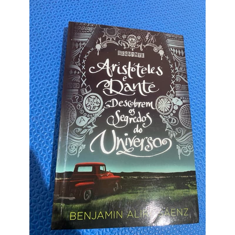 Livro Aristoteles e Dante descobrem os segredos do universo Benjamin Alire Saenz