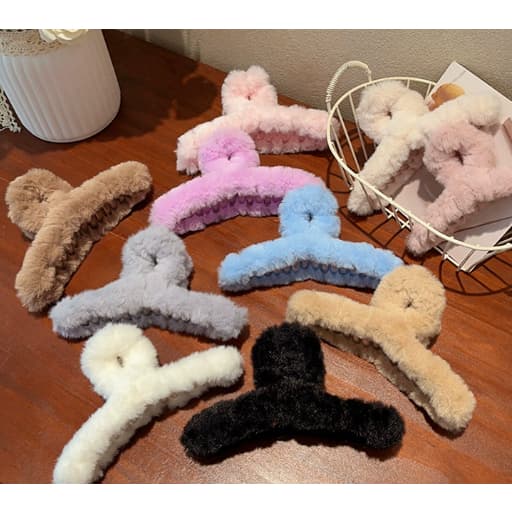 Grande presilha de garra de pelúcia