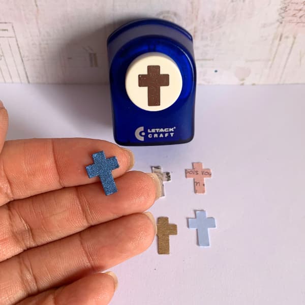Furador Mini Cruz 1,5cm para papel Scrapbook e Art Journal Colcha de Retalhos Colagens Cartões Páscoa Devocional