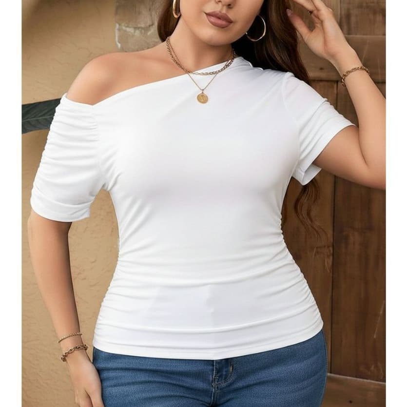 Blusa Feminina Plus Size Suplex com Manga Curta Assimétrica Drapeada Elegante Casual All Curve Estilosa Tamanho Grande