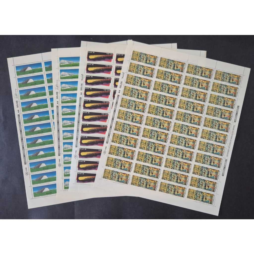 Folha completa com 44 selos dos correios, cada folha.