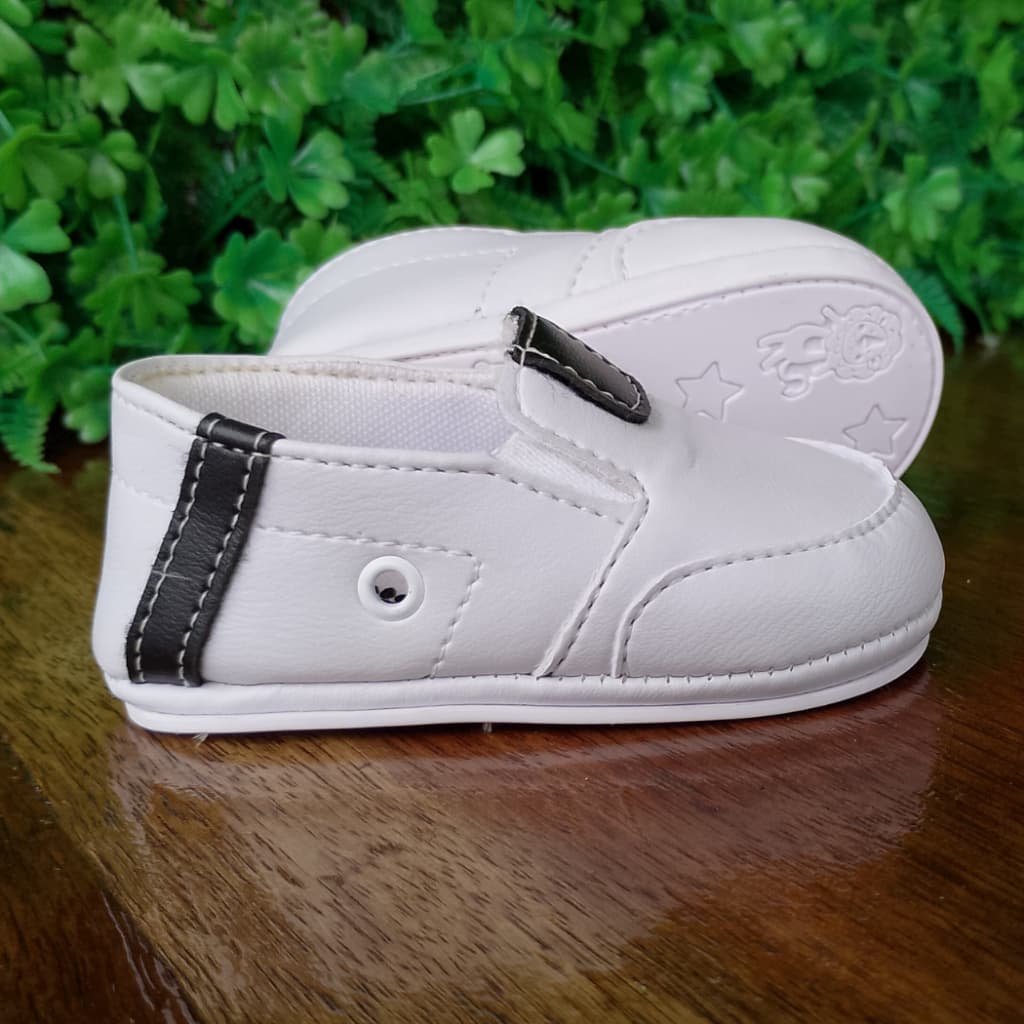 Sapatinho Bebê Menino Slip On Calce Fácil Primeiros Passos Confortável Antiderrapante Tam 14 ao 20