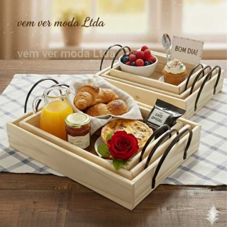 Kit 3 Bandejas de Madeira Pinus com Alças para Servir Café da Manhã  e Decoração