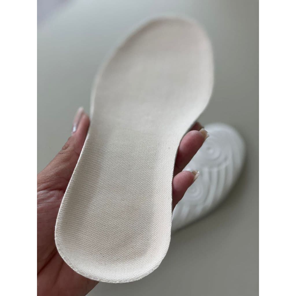 PAR DE PALMILHAS BRANCA DE MASSAGEM PARA MULHERES  ALÍVIO E CONFORTO SEM DORES NO DIA A DIA