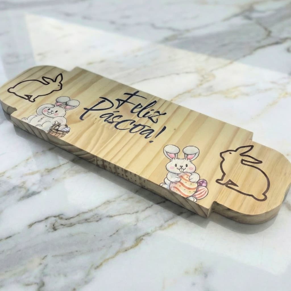 Bandeja Decorativa em Madeira Pinus Coelhinhos Feliz Páscoa Decoração Mesa Posta