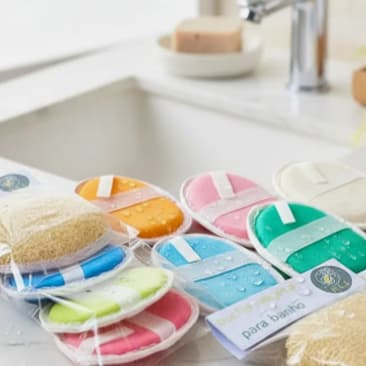 Bucha de Banho Oval em Esponja Vegetal – Esfoliação Natural Eficiente | Envio Imediato