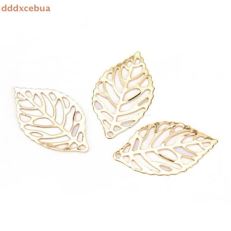 Folha de Metal Vazada Dourada Grande com 10 unidade ( Tamanho 2,5CM)
