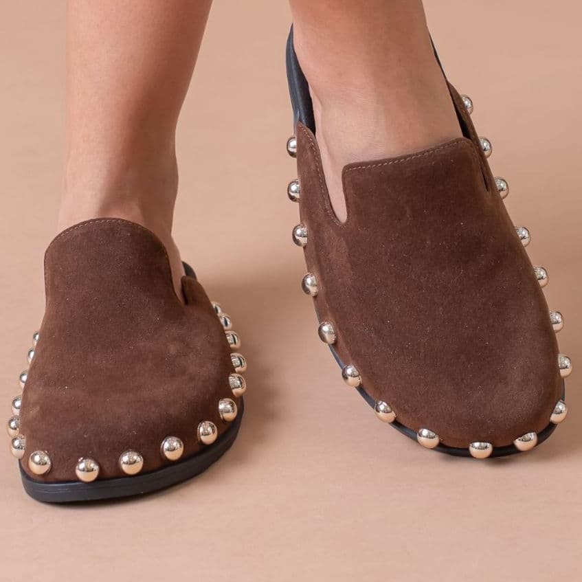 Clog Sapato Feminino Mule Babuche Camurça  Com Bolinha Estilo Conforto Elegância Anatômico Sandália