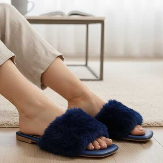 Pantufa Rasteirinha Pelúcia Luxo, Bico aberto, Rasteira com Pelinho Feminina - Chinelo de Quarto,  Do 34 ao 40