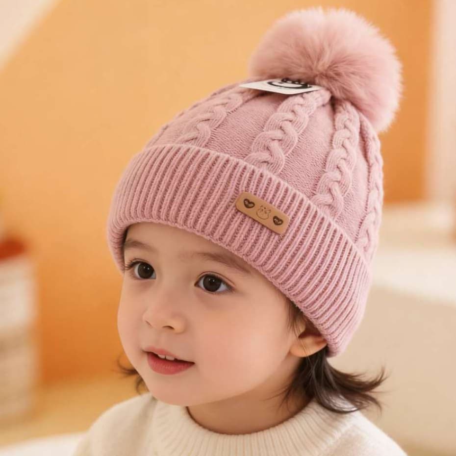 Gorro/Touca Infantil com pompom  liso Forrada Por Dentro para o inverno menino e menina moda novo 2024