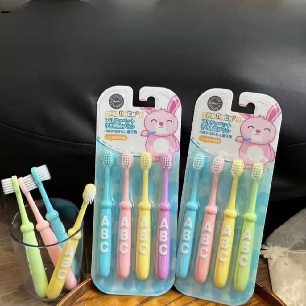 Escova de Dente Infantil ABC Kit com 4 Unidades Cerdas Macias Coloridas