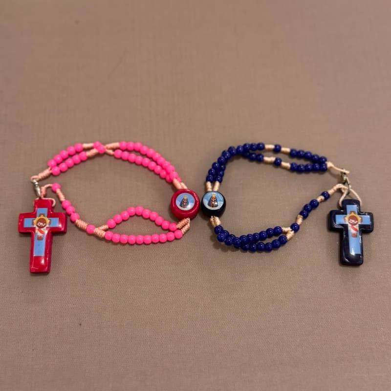 Terço Pulseira Infantil Azul e Rosa Pulso Nsa Aparecida Ajustável