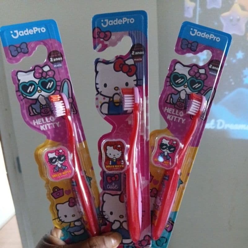 Escova de dente Hello Kitty macia A partir 2anos