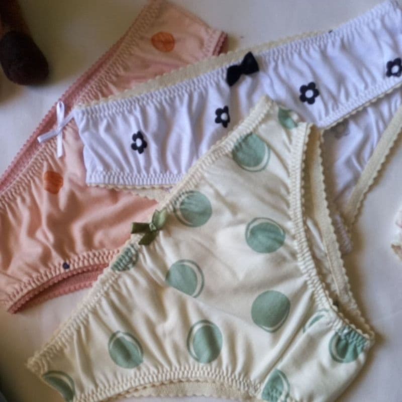 PROMOÇÃO  KIT COM 3 CALCINHAS INFANTIS / MEDIDAS NA DESCRIÇÃO/ LISAS E ESTAMPADAS