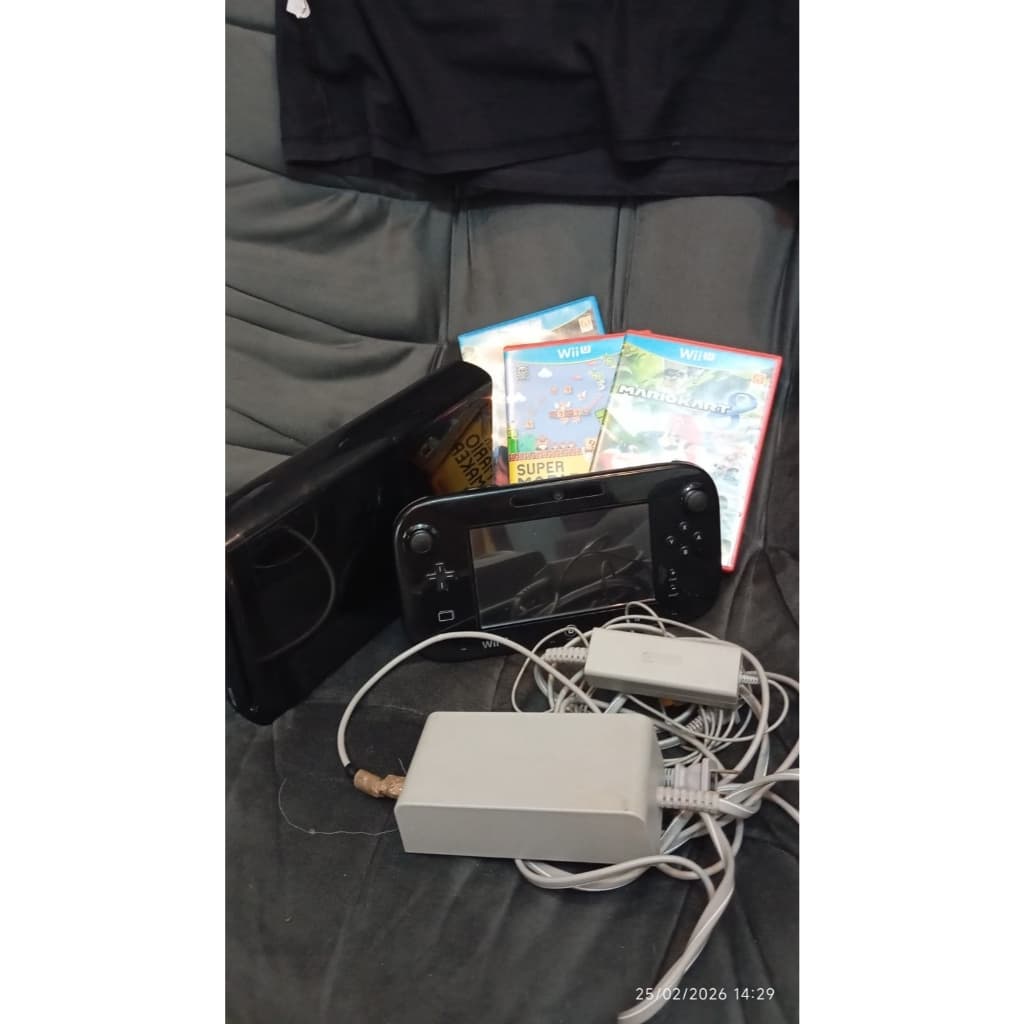 Nintendo WiiU com 3 jogos +1 Brinde