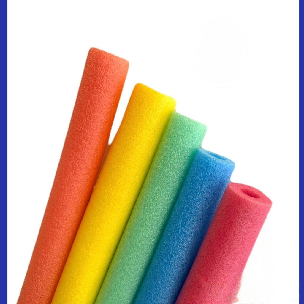 Kit 3 / 6 / 10 / 12 Boia Espaguete Flutuador Macarrão Para Piscina Água Cores Sortidas Com Furo