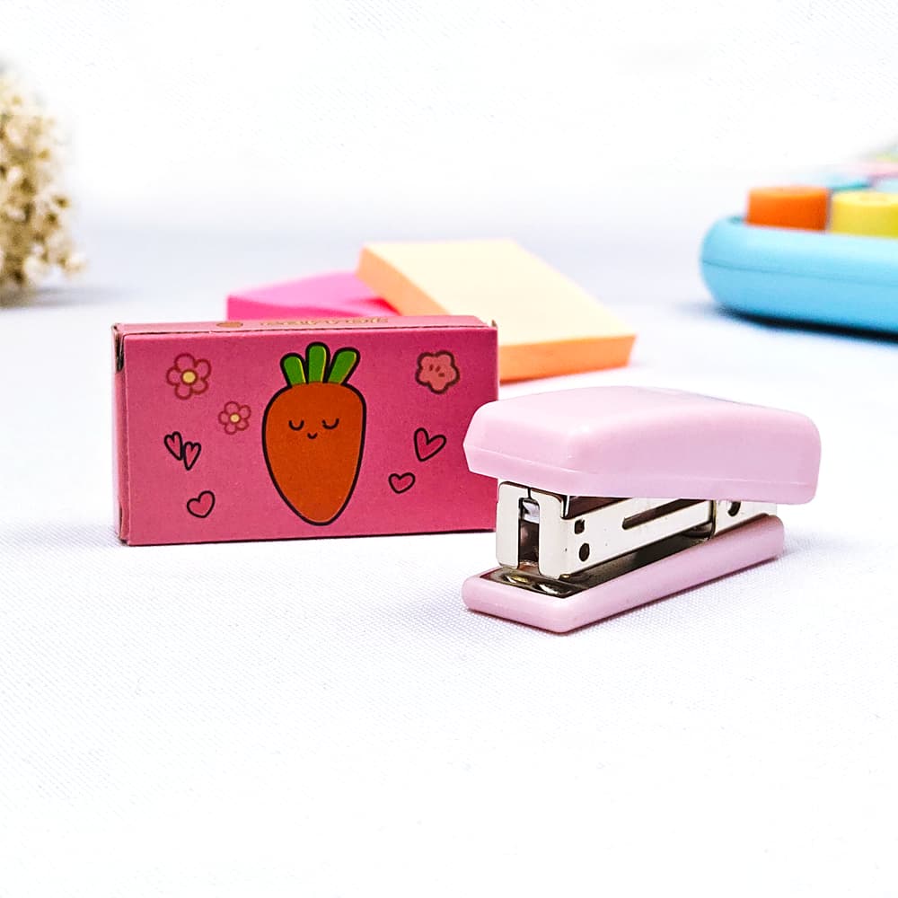 KIT Mini-Grampeador + Grampos Perfeito Para Caber No Seu Estojo Escolar/Universitário