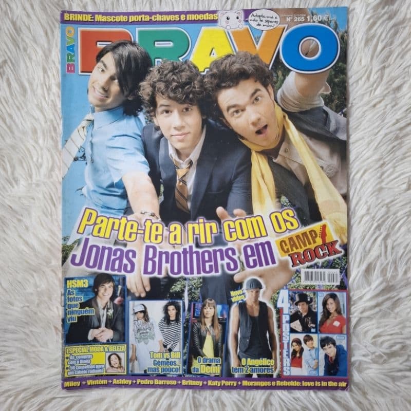 Revista Bravo Jonas Brothers - Tokio Hotel, High School Musical 3, Zac Efron, Camp Rock, Demi Lovato, Miley Cyrus