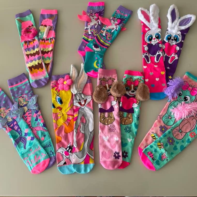 Meia Infantil Feminina Cano Médio com Aplique 3D e Estampa Divertida