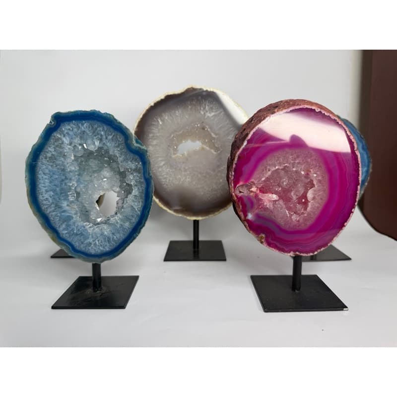 Geodos/chapa de ágata natura com base de metal, roxo, rosa,verde ,azul.