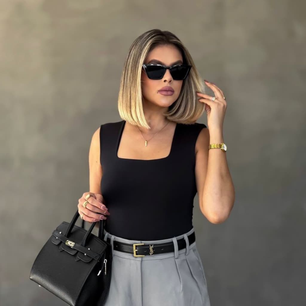 Regata Feminina Suplex Básica Lisa Decote Moderno Confortável Moda Blogueira Academia