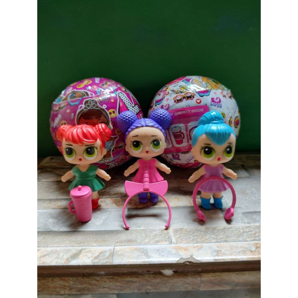 Kit com 2 Bolas Lol Surprise com acessórios