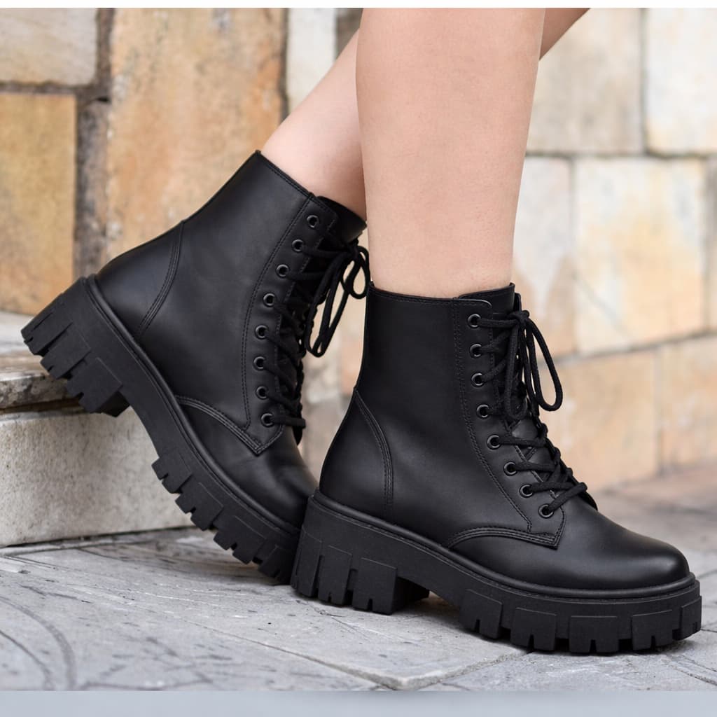 Bota Feminina Tratorada Cano Médio Ajustavel Preto 33 ao 40 Promoção!!!