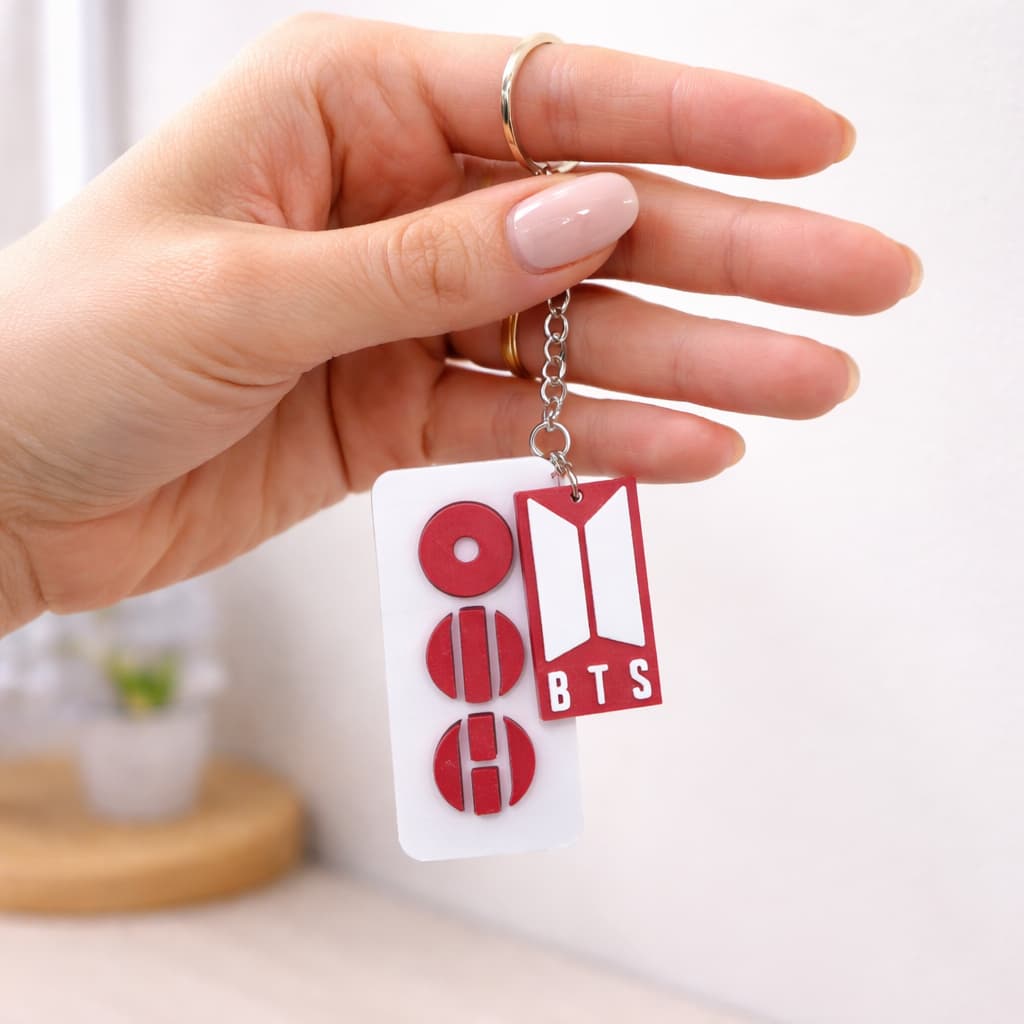 Chaveiro BTS Arirang Comeback – Pingente Duplo Vermelho e Branco | Presente Army