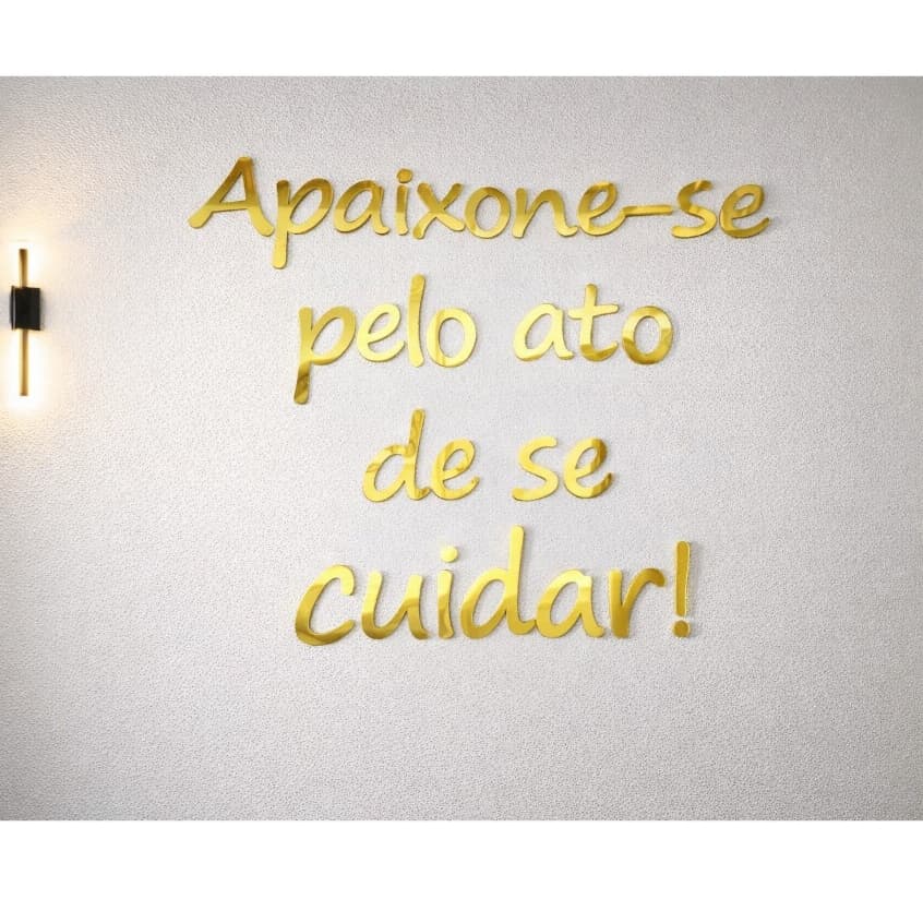 Frase A Vida É Feita De Cores Escolha A Sua + Esmalte Salão de Beleza Nails Designer em MDF e Acrílico Espelhado