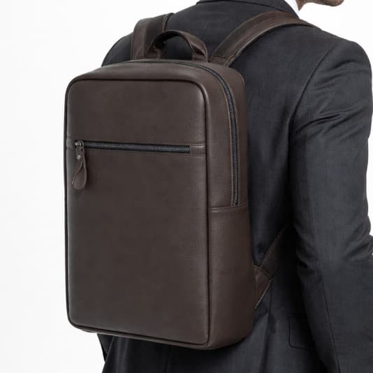 Mochila Couro Legítimo Notebook 15,6" Masculina Executiva Café ou Preta