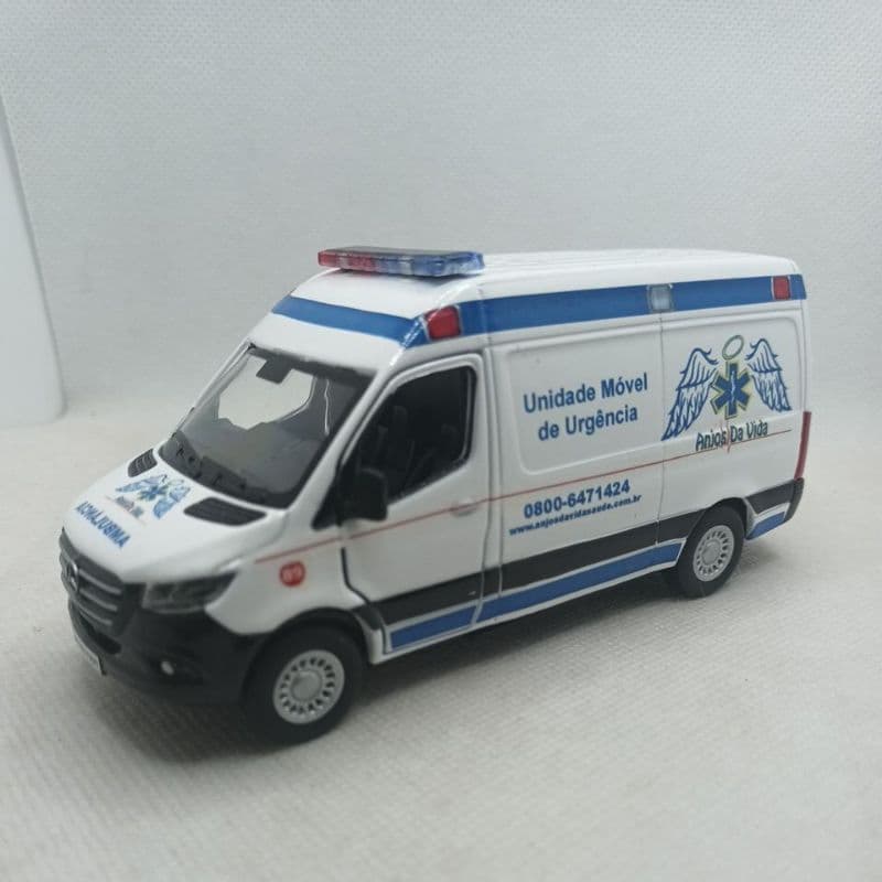 Miniatura de ambulância.