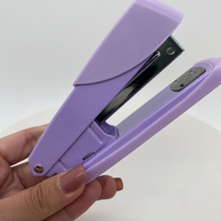 GRAMPEADOR PLÁSTICO/METAL COM 500 GRAMPOS NA CARTELA - 12cm