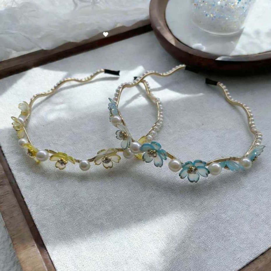 Tiara Delicada Flor Dourado e Prata