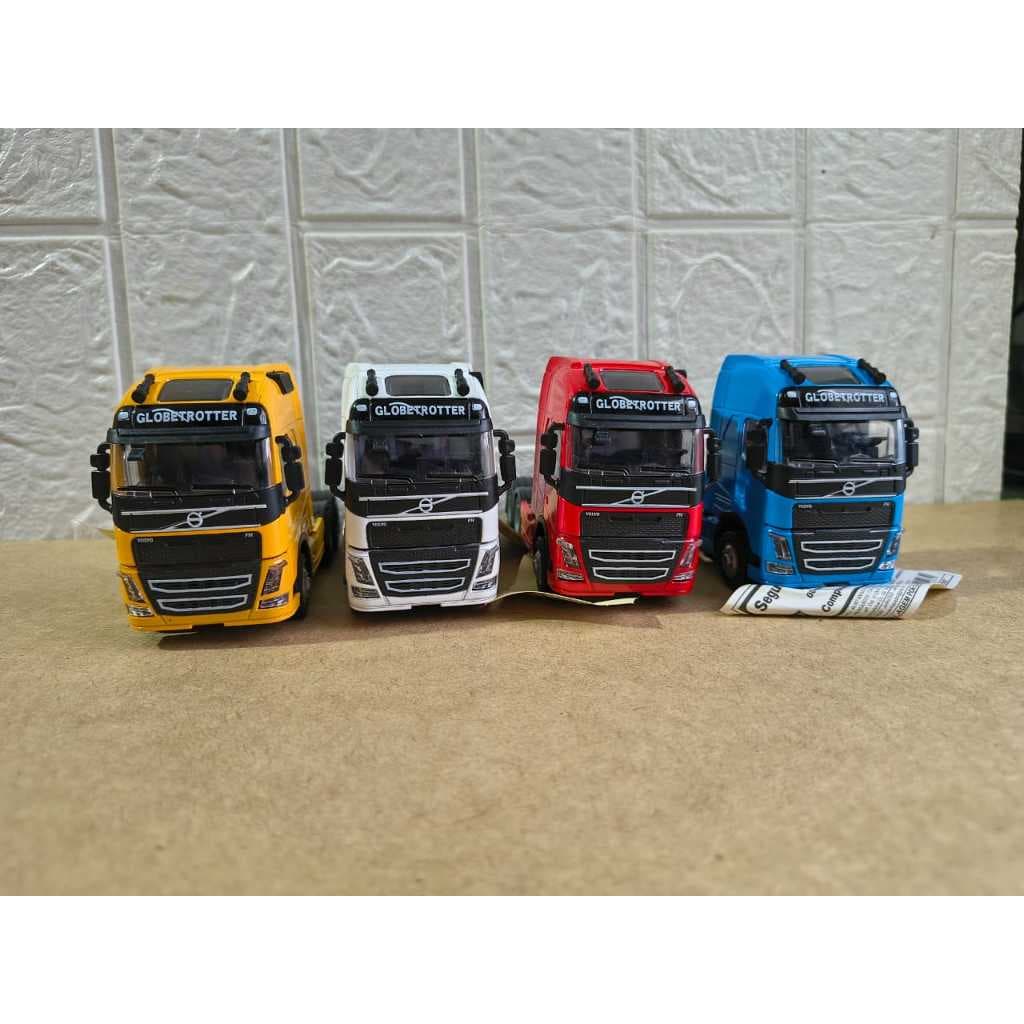 Caminhão Volvo FH Globetrotter 1:50 – Som, Luz e Pneu de Borracha – Miniatura em Metal