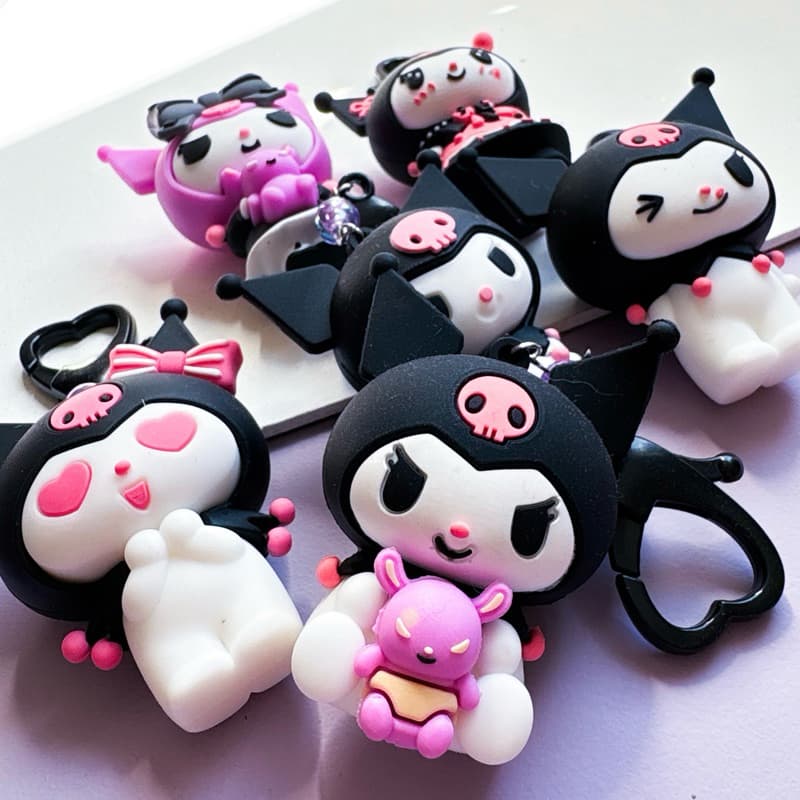 CHAVEIRO KUROMI SANRIO EMBORRACHADO | MOSQUETÃO CORAÇÃO | PINGENTE KUROMI PARA BOLSA E MOCHILA
