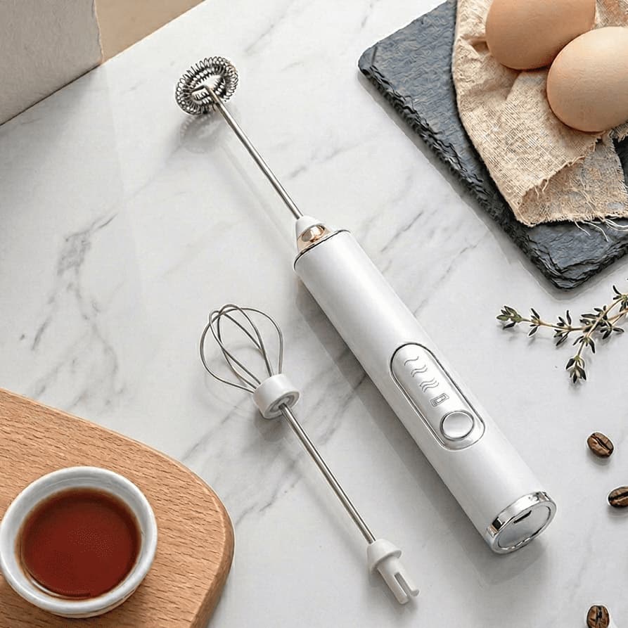 Mini Mixer Batedor Elétrico Bivolt Branco Recarregável USB 2 em 1 Para Bebidas Café Leite Ovos