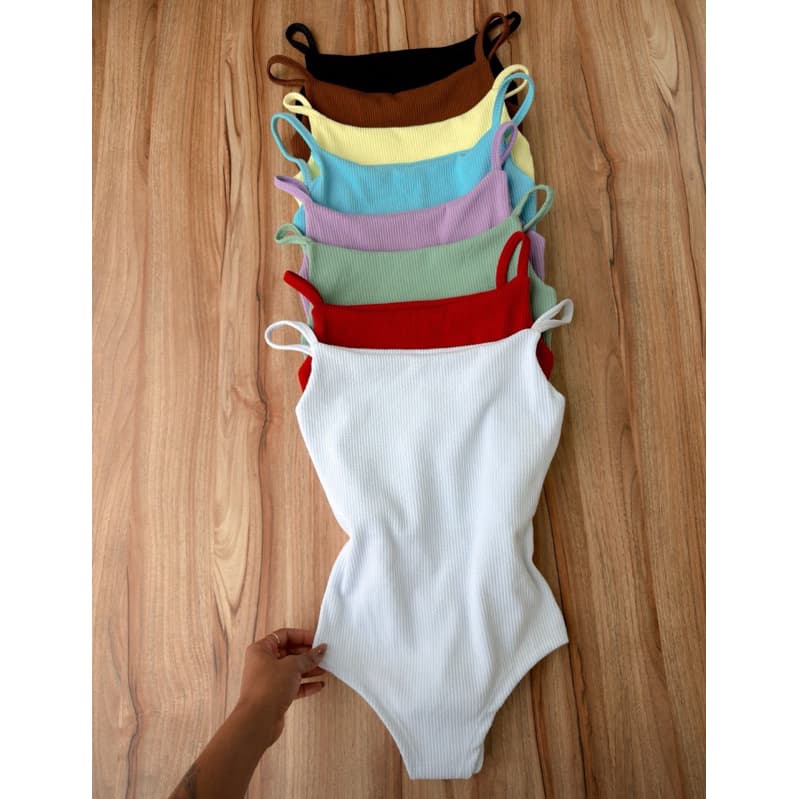 body  regata decote reto alcinha fina com forro duplo firma bem o busto tecido canelado anaruga