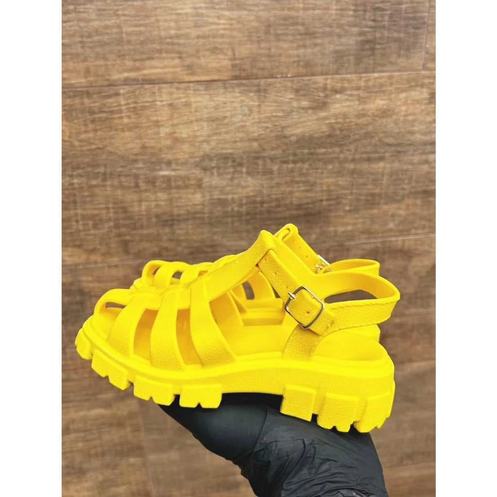 Sandalia infantil Blogueirinha Tratorada