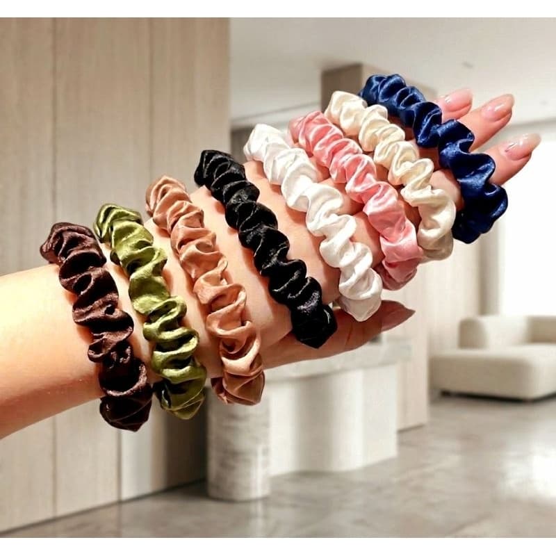 Kit Xuxinha de Cetim Fina, Xuxa de cabelo, Scrunchie antifrizz, Amarrador, buchinha, gominha, laço