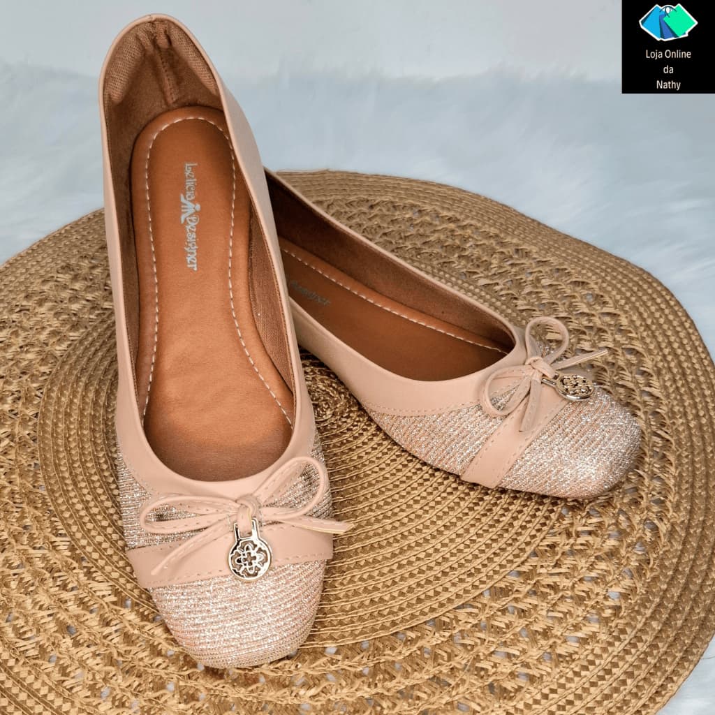 Sapatilha Feminina em Napa com Detalhe em Brilho e Dourado Bico Quadrado Traseiro Confort Elegante