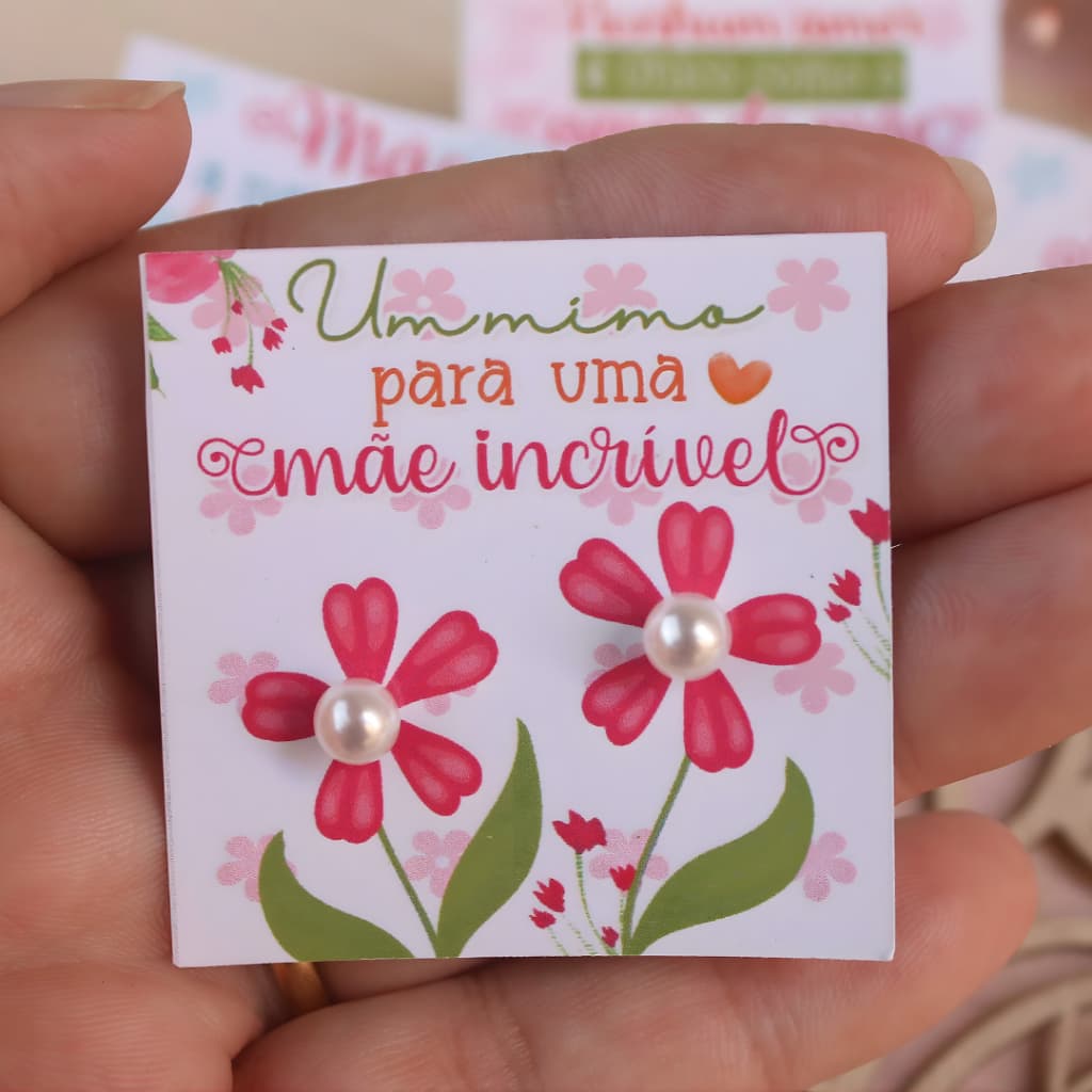 Lembrancinha Dia das Mães  Brinco Pérola 6mm + Tag Floral 5x5