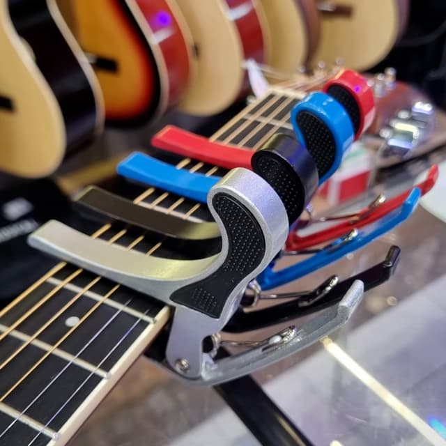 Capotraste Capo Braçadeira Para Guitarra E Violão Preto