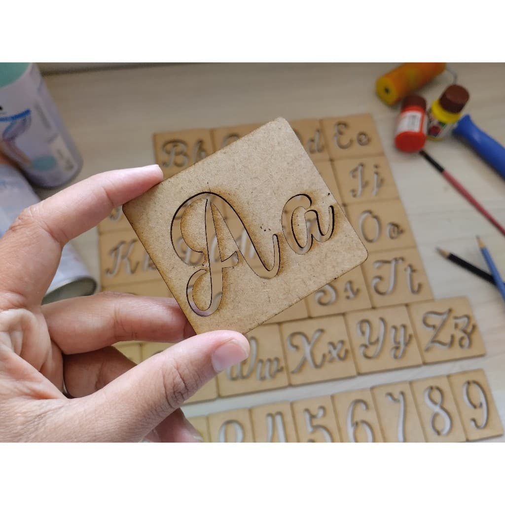 Stencil Molde de Letras Cursivas + Números - MDF - Pintura Educativo Coordenação