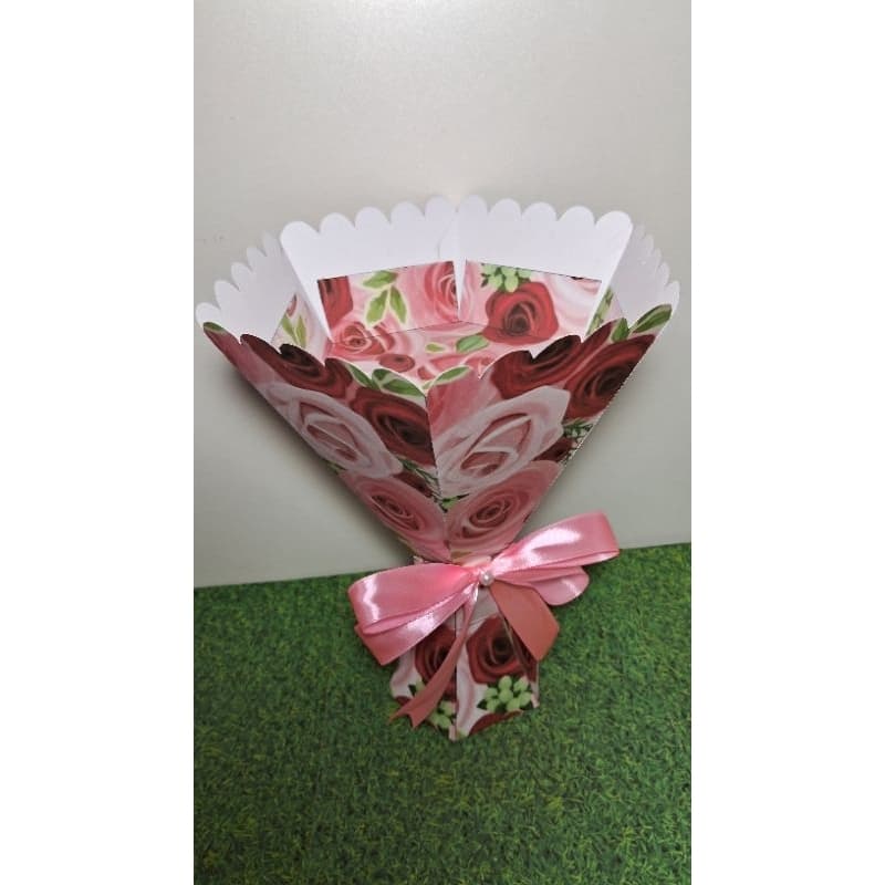 Caixa Buquê Personalizada- Dia das Mães - Dia dos Namorados-Tamanho G com Laço (Feito com papel offset 240g)