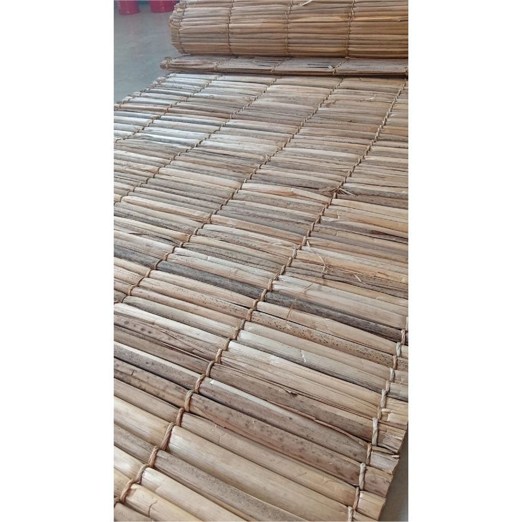 Esteira de Palha Taboa Natural Aprox. 176x1m Praia Camping Decoração Versátil