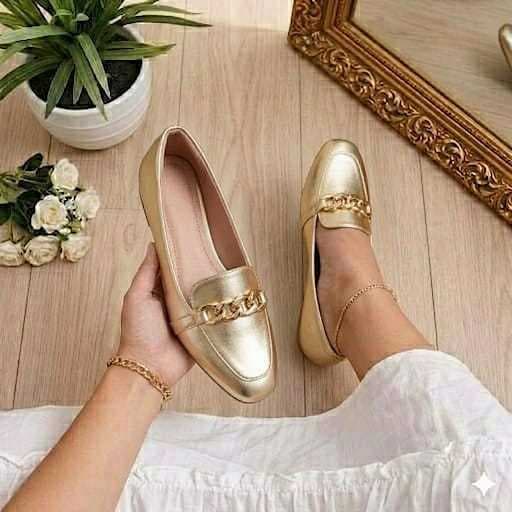 Sapatilha Mocassim Feminina Dourado Bico Quadrado com Corrente Elegante Confortável