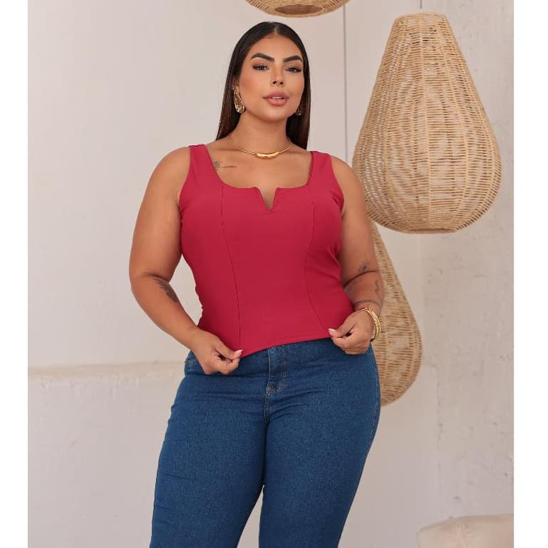 Cropped plus size modelo regata V
