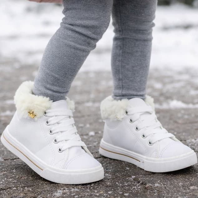 Bota Infantil Menina Pelúcia Volta as Aulas Detalhe em Coroa Metalizada Moda Inverno Volta as Aulas